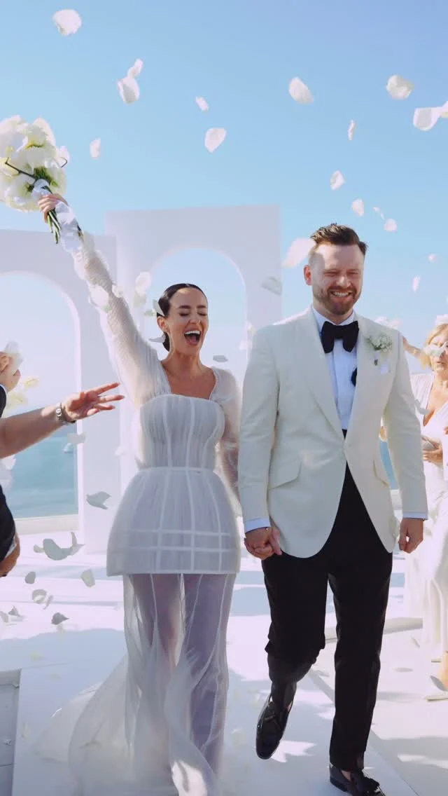 Warmest wishes to K&T for a fun-filled future together 💫

#santorini #santoriniwedding #santorinivideo